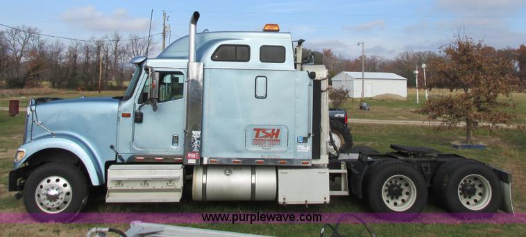 image for item I4959 2000 International 9900i Eagle semi truck