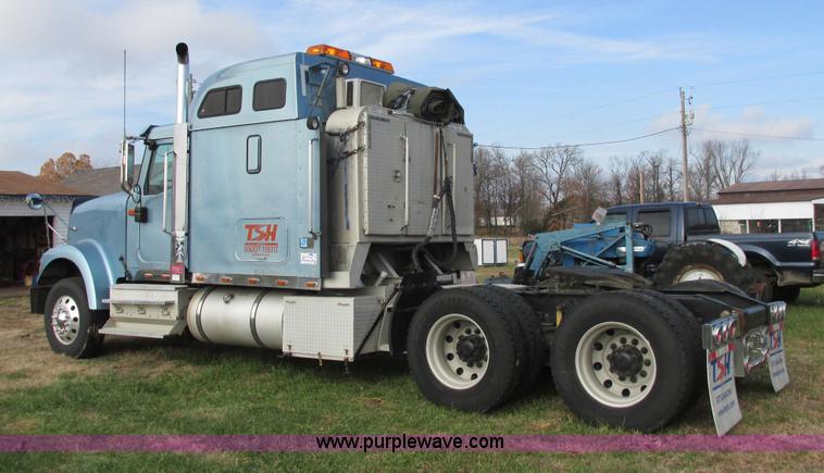 image for item I4959 2000 International 9900i Eagle semi truck
