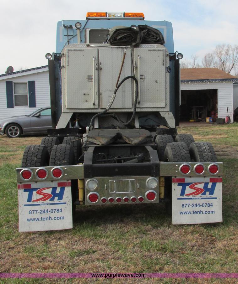 image for item I4959 2000 International 9900i Eagle semi truck