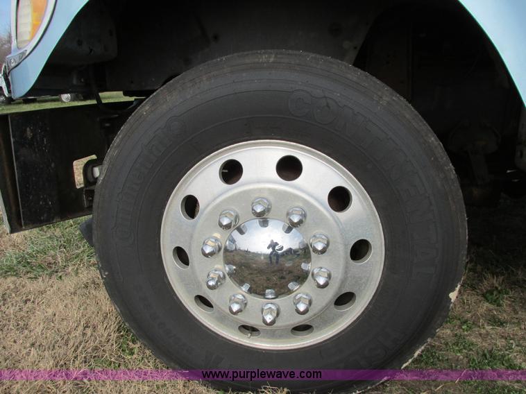 image for item I4959 2000 International 9900i Eagle semi truck