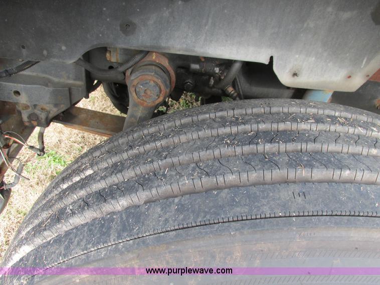 image for item I4959 2000 International 9900i Eagle semi truck