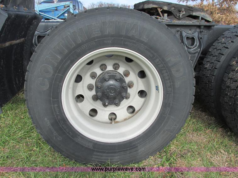 image for item I4959 2000 International 9900i Eagle semi truck