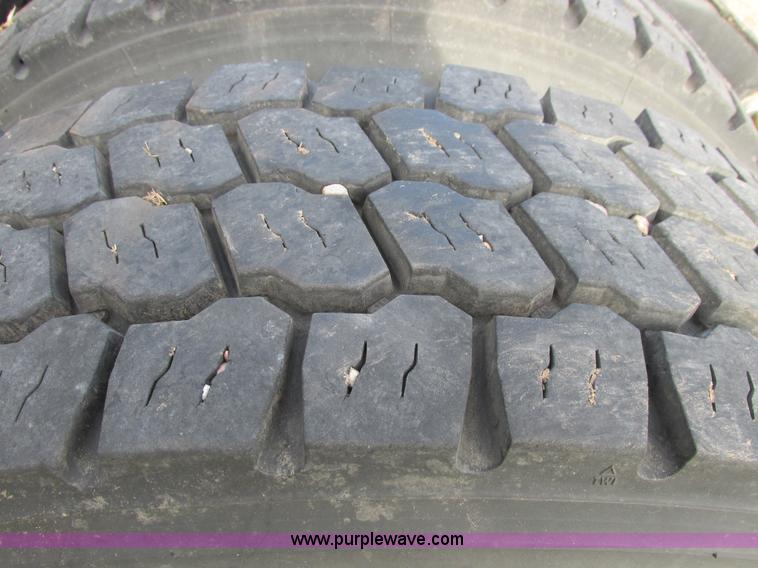 image for item I4959 2000 International 9900i Eagle semi truck