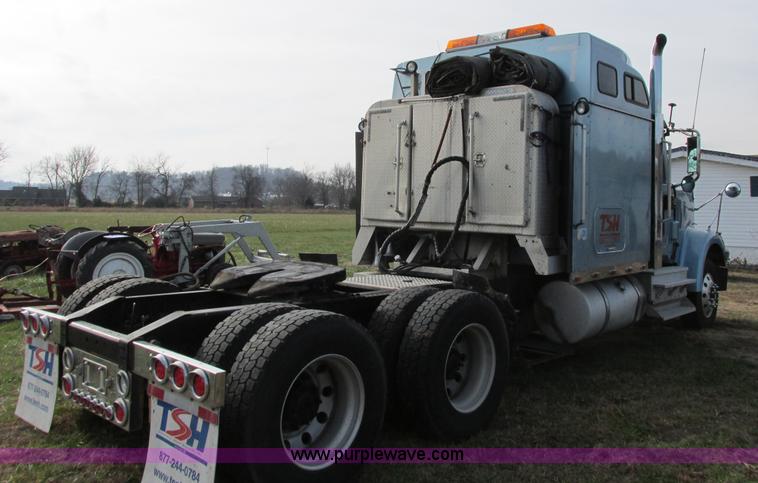 image for item I4959 2000 International 9900i Eagle semi truck