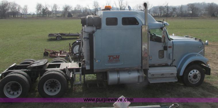 image for item I4959 2000 International 9900i Eagle semi truck