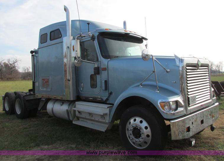 image for item I4959 2000 International 9900i Eagle semi truck