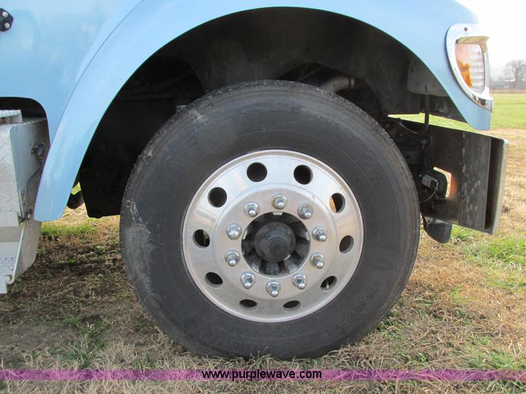 image for item I4959 2000 International 9900i Eagle semi truck