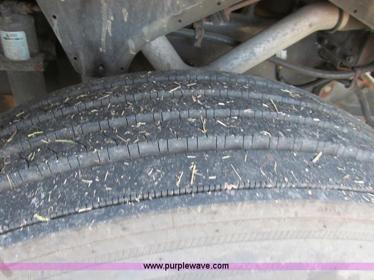 image for item I4959 2000 International 9900i Eagle semi truck