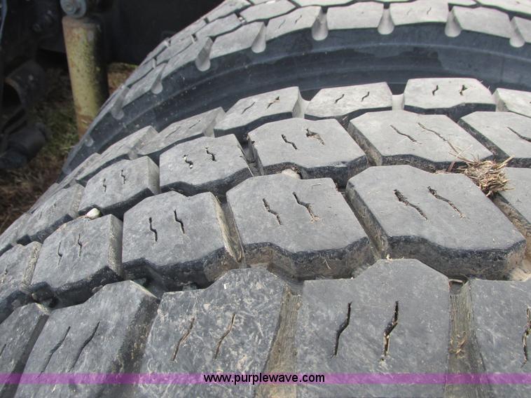 image for item I4959 2000 International 9900i Eagle semi truck