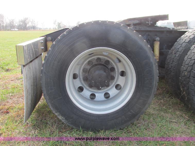 image for item I4959 2000 International 9900i Eagle semi truck