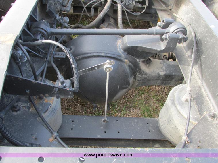 image for item I4959 2000 International 9900i Eagle semi truck