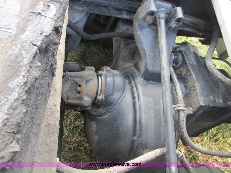 image for item I4959 2000 International 9900i Eagle semi truck