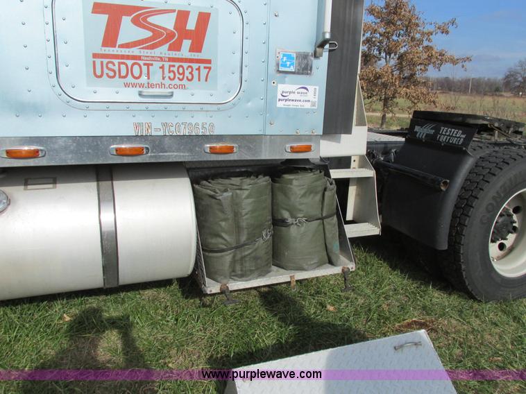 image for item I4959 2000 International 9900i Eagle semi truck