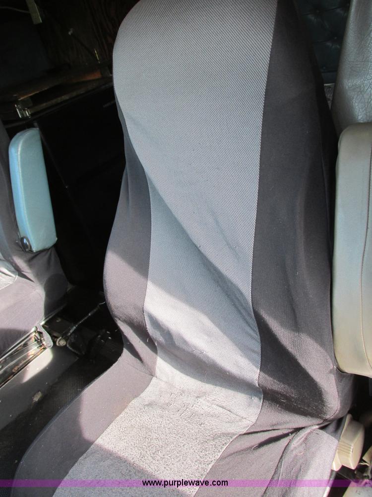 image for item I4959 2000 International 9900i Eagle semi truck