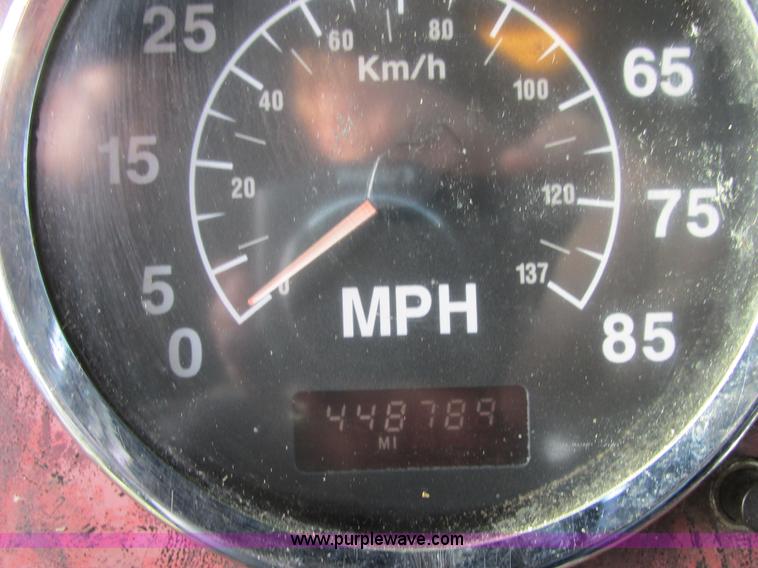 image for item I4959 2000 International 9900i Eagle semi truck