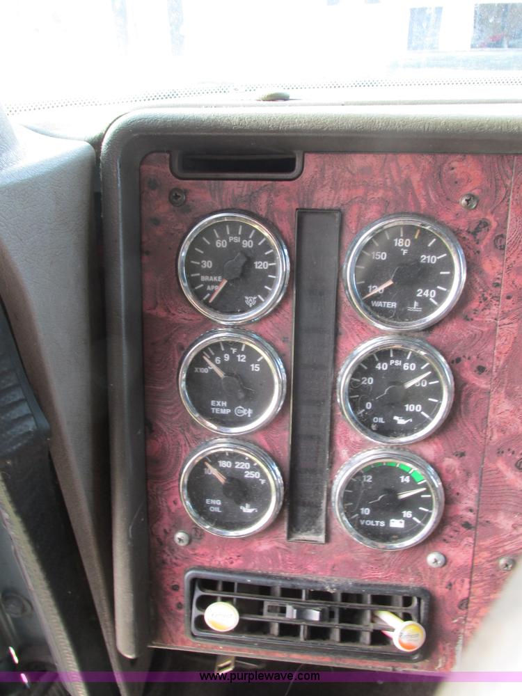 image for item I4959 2000 International 9900i Eagle semi truck