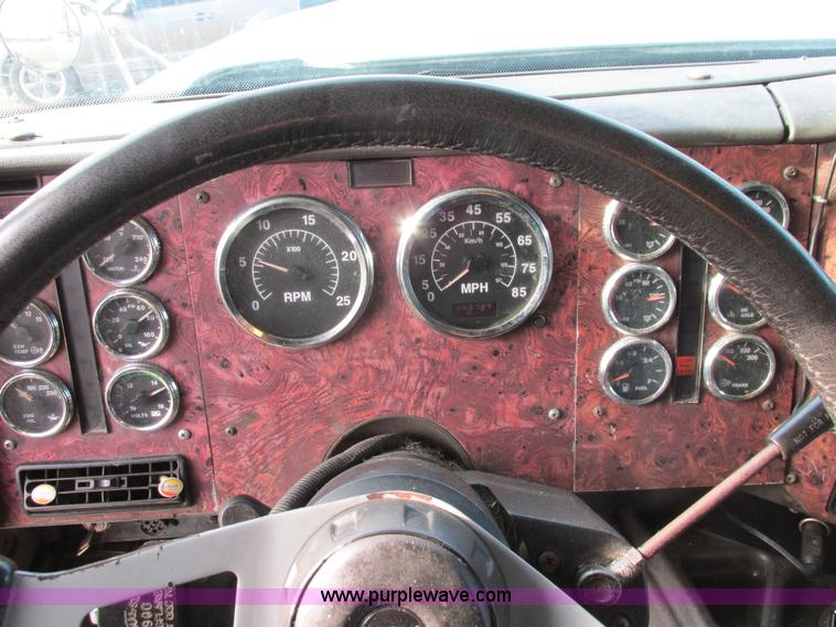 image for item I4959 2000 International 9900i Eagle semi truck