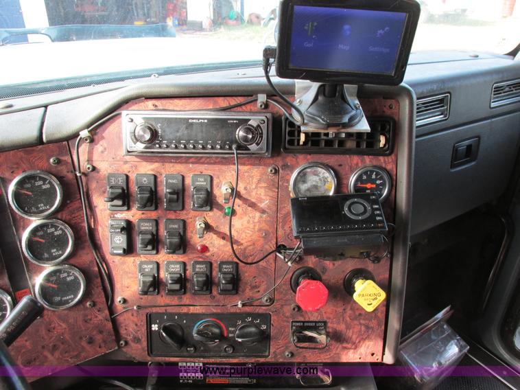 image for item I4959 2000 International 9900i Eagle semi truck