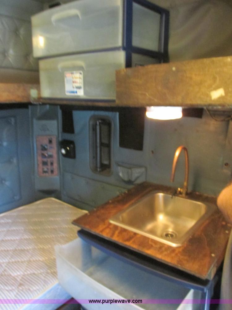 image for item I4959 2000 International 9900i Eagle semi truck