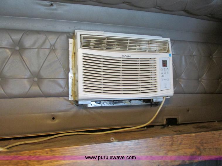 image for item I4959 2000 International 9900i Eagle semi truck