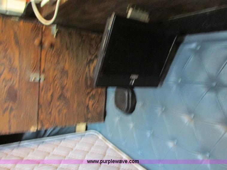 image for item I4959 2000 International 9900i Eagle semi truck