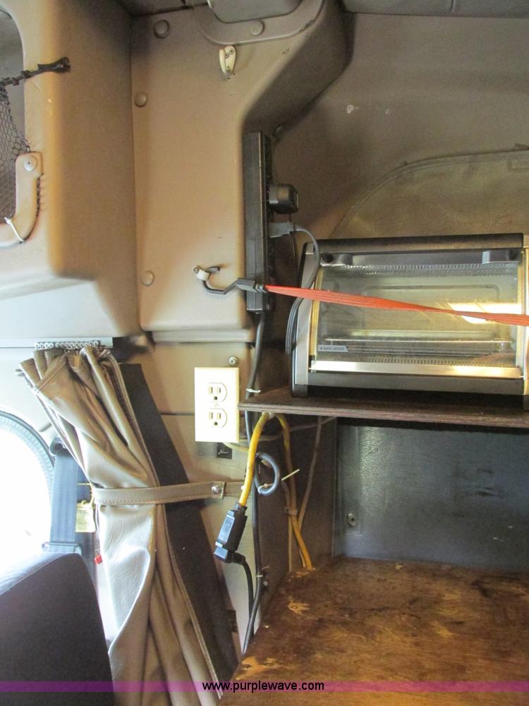 image for item I4959 2000 International 9900i Eagle semi truck