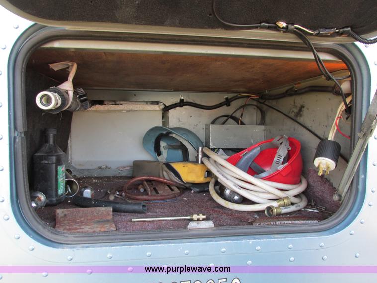 image for item I4959 2000 International 9900i Eagle semi truck