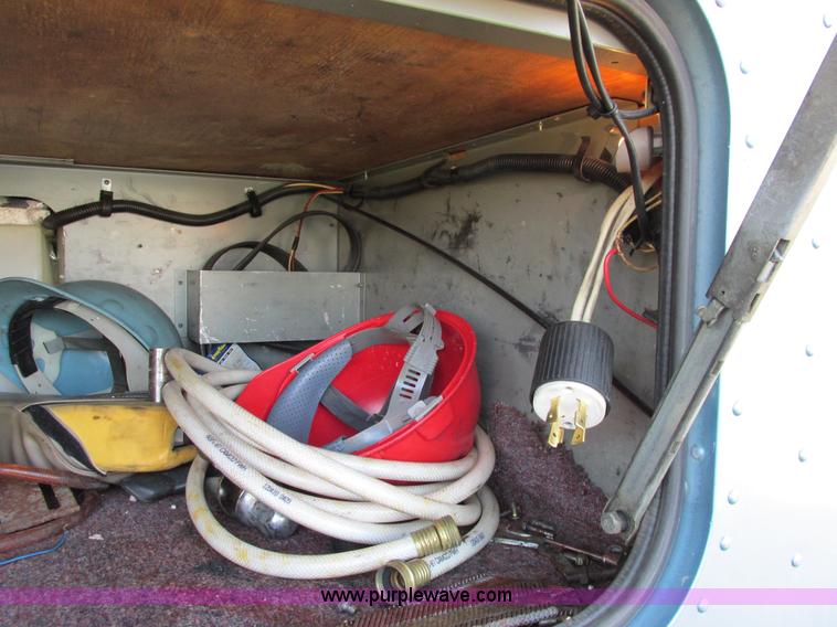 image for item I4959 2000 International 9900i Eagle semi truck