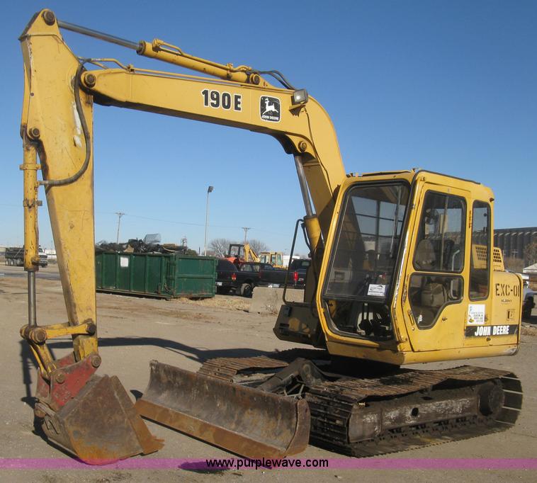 image for item I5745 1995 John Deere 190E excavator
