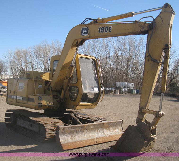image for item I5745 1995 John Deere 190E excavator