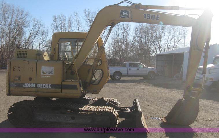 image for item I5745 1995 John Deere 190E excavator