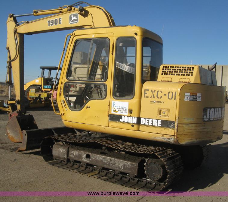 image for item I5745 1995 John Deere 190E excavator