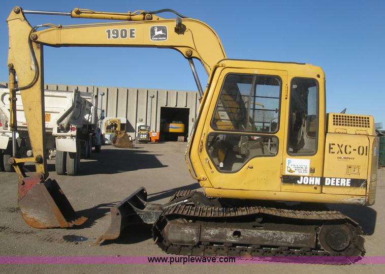 image for item I5745 1995 John Deere 190E excavator