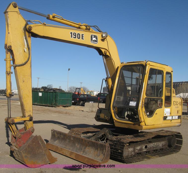 image for item I5745 1995 John Deere 190E excavator
