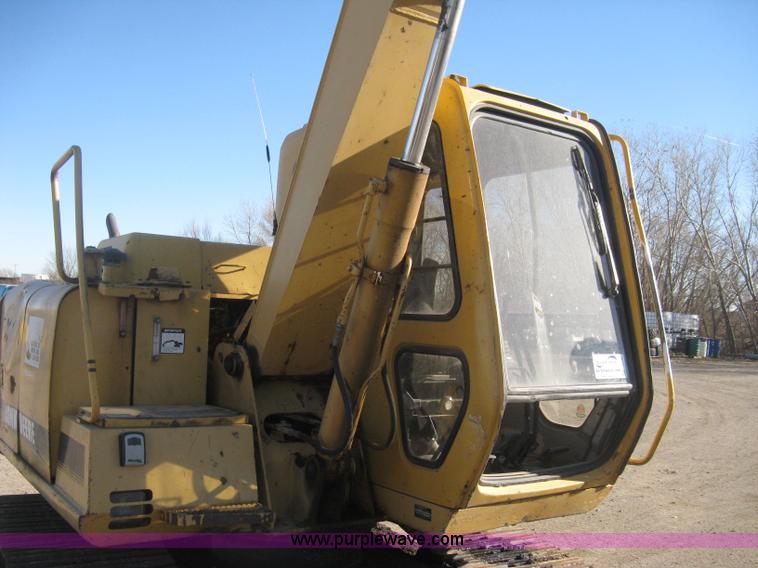 image for item I5745 1995 John Deere 190E excavator