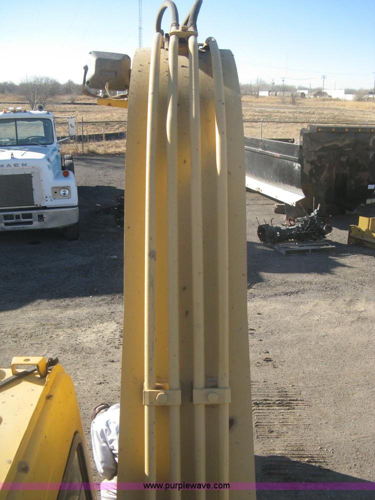 image for item I5745 1995 John Deere 190E excavator