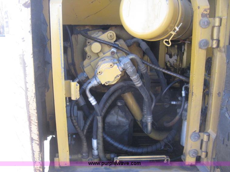 image for item I5745 1995 John Deere 190E excavator