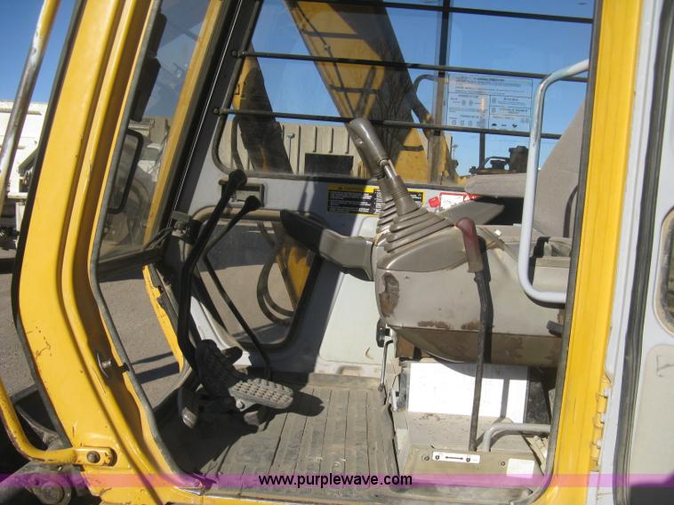 image for item I5745 1995 John Deere 190E excavator