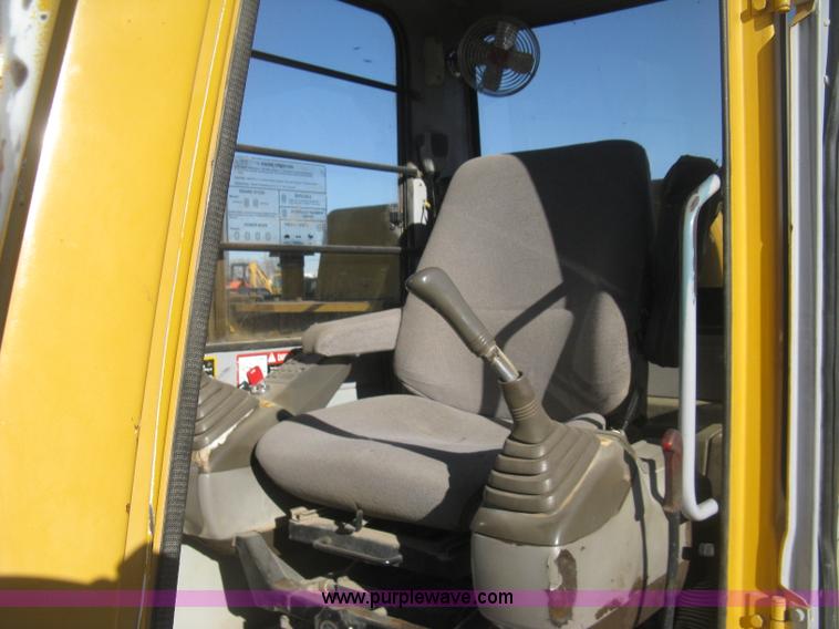 image for item I5745 1995 John Deere 190E excavator