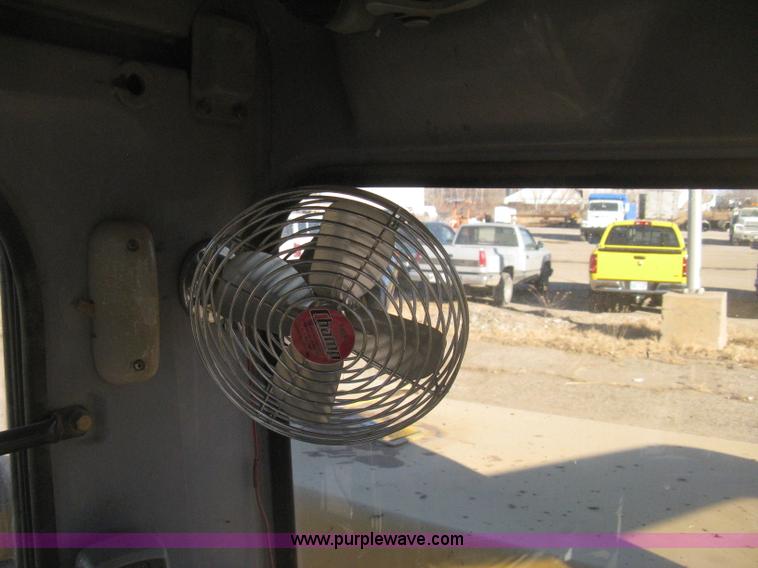 image for item I5745 1995 John Deere 190E excavator