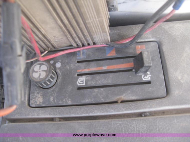 image for item I5745 1995 John Deere 190E excavator