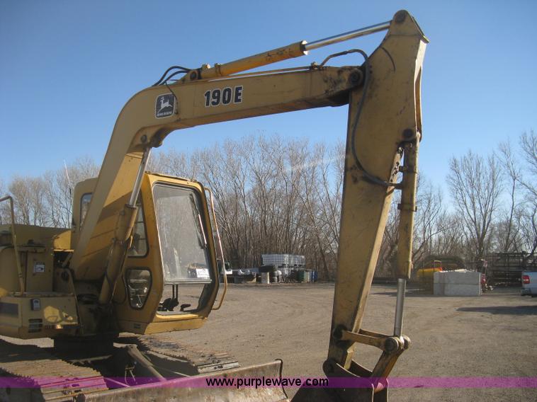image for item I5745 1995 John Deere 190E excavator