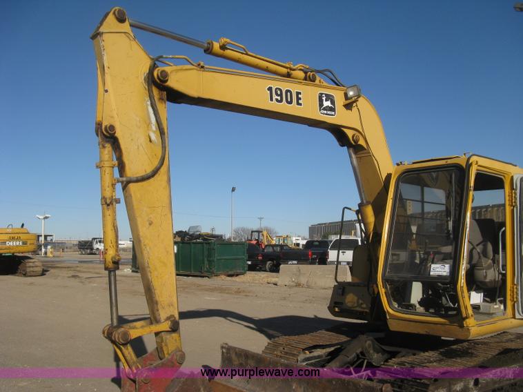 image for item I5745 1995 John Deere 190E excavator