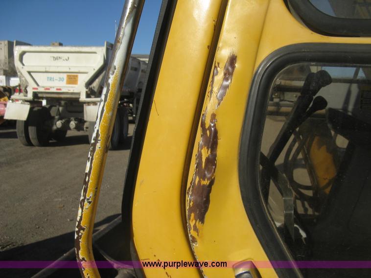 image for item I5745 1995 John Deere 190E excavator