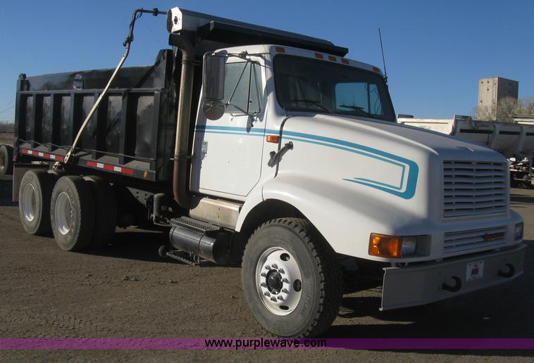 image for item I5747 2000 International F2674 dump truck