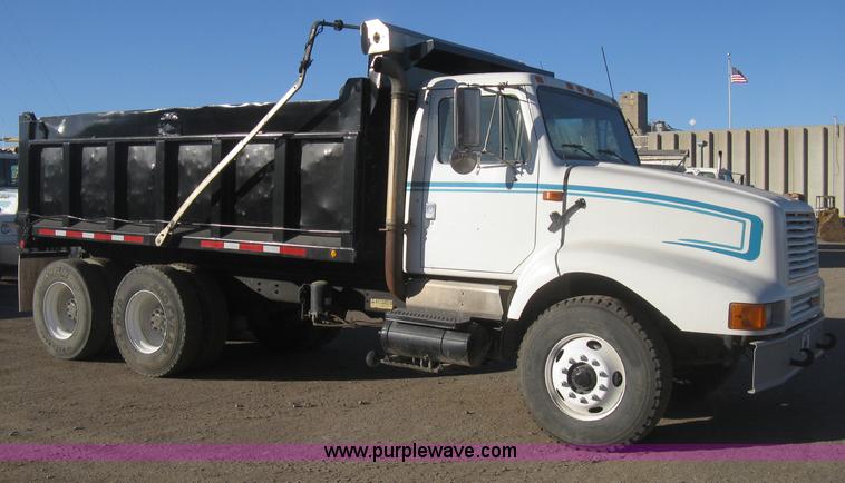 image for item I5747 2000 International F2674 dump truck