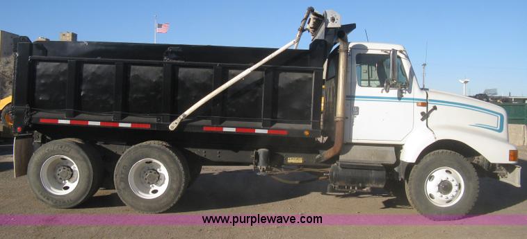 image for item I5747 2000 International F2674 dump truck