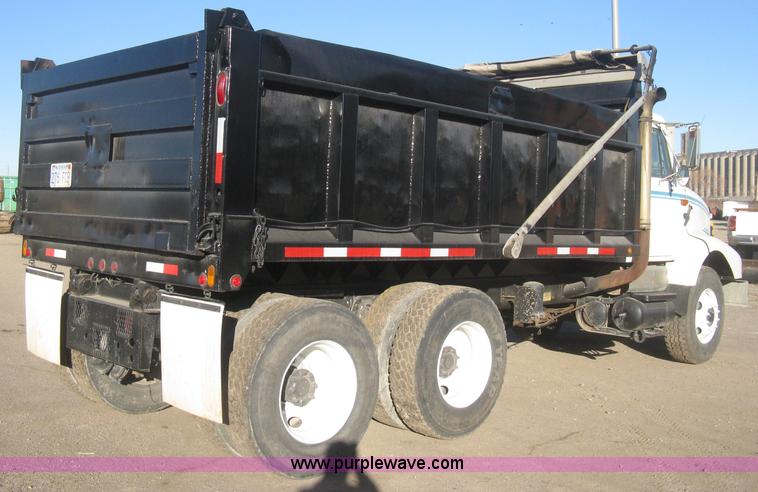 image for item I5747 2000 International F2674 dump truck