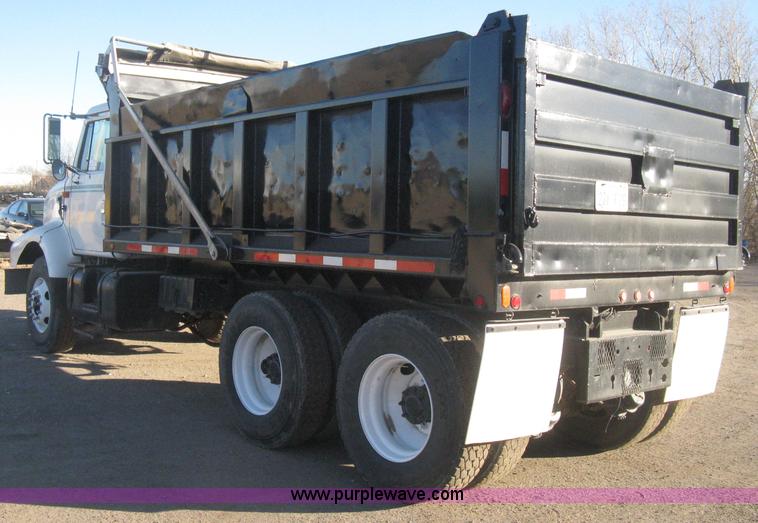 image for item I5747 2000 International F2674 dump truck