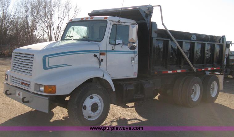 image for item I5747 2000 International F2674 dump truck